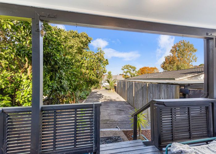  at 1/6 Peterhouse Place, West Harbour, Auckland