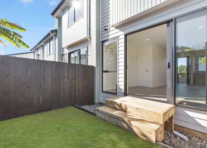  at 24E Lincoln Park Avenue, Massey, Waitakere City, Auckland