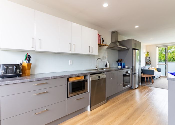  at 2/1A Haverstock Road, Sandringham, Auckland