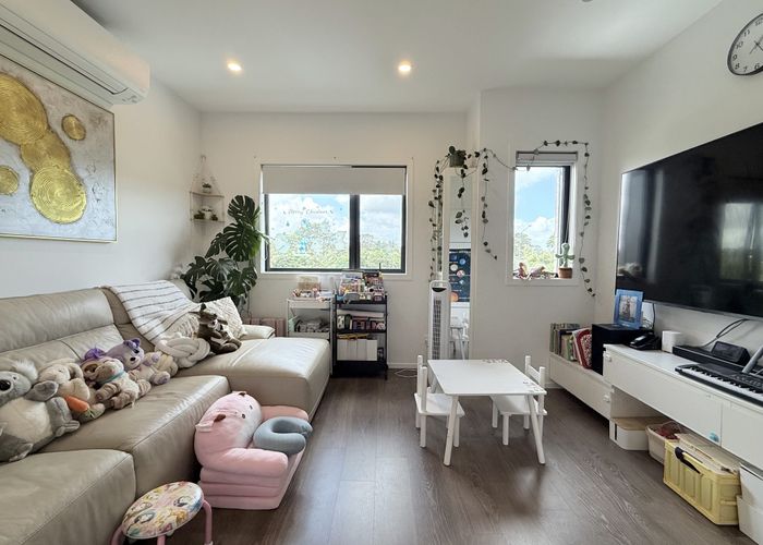  at 21 Covil Avenue, Te Atatu South, Waitakere City, Auckland