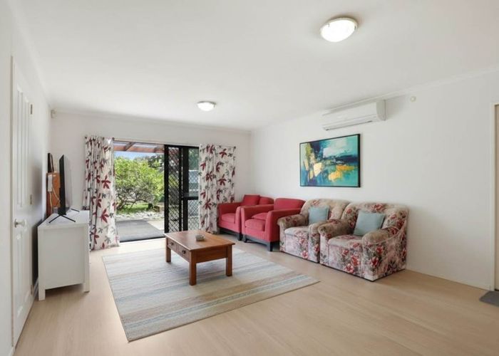  at 2 Westvale Avenue, Ranui, Waitakere City, Auckland