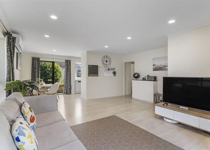  at 8 Frank Bunce Grove, Flat Bush, Auckland