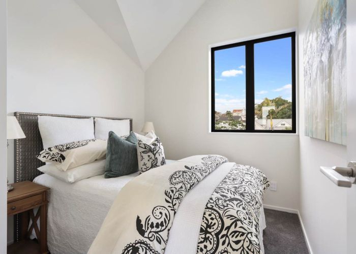  at 2/20 Fairview Road, Mount Eden, Auckland City, Auckland