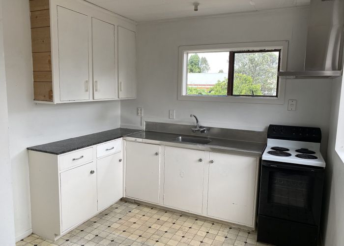  at 33 Pomaria Road, Henderson, Auckland