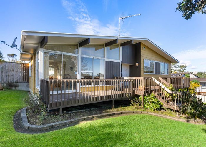  at 40 Easton Park Parade, Glenfield, North Shore City, Auckland