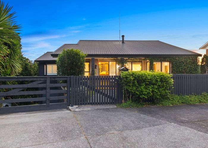  at 2 Maryland Street, Point Chevalier, Auckland City, Auckland