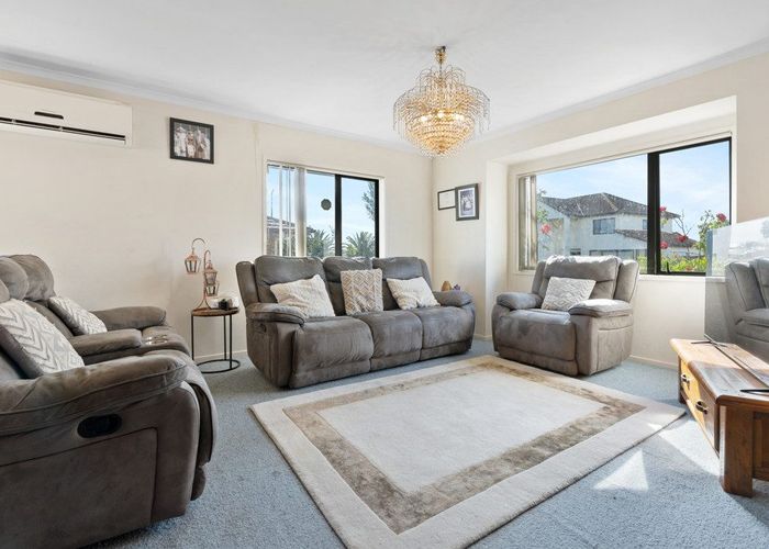  at 9 Tussock Avenue, Mangere, Auckland