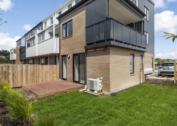  at 8/52B Rosedale Road, Rosedale, Auckland