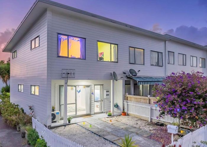  at 11/3 Hulme Pl, Henderson, Waitakere