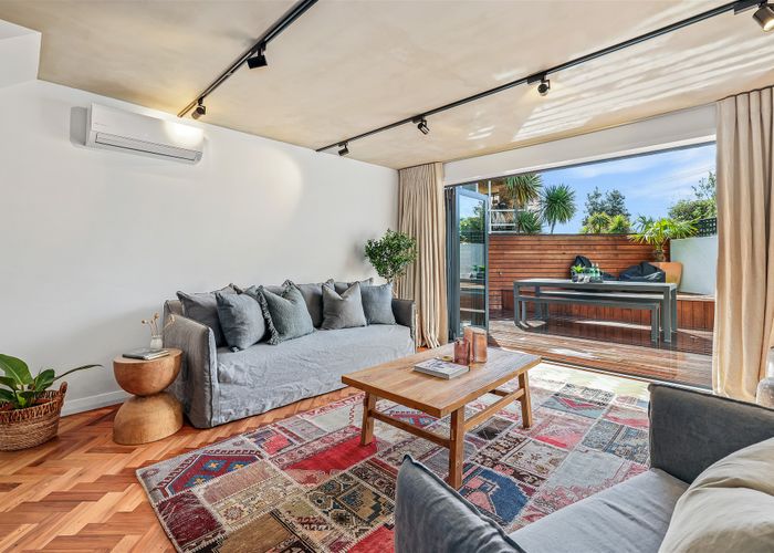  at 2/138 Esplanade, Sumner, Christchurch