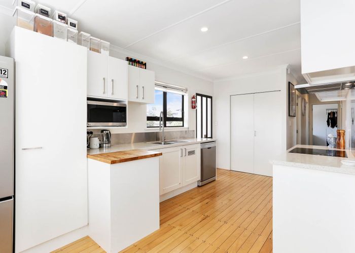  at 11 Swaffield Road, Papatoetoe, Auckland