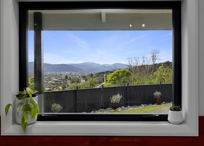  at 2 Dunleith Grove, Silverstream, Upper Hutt