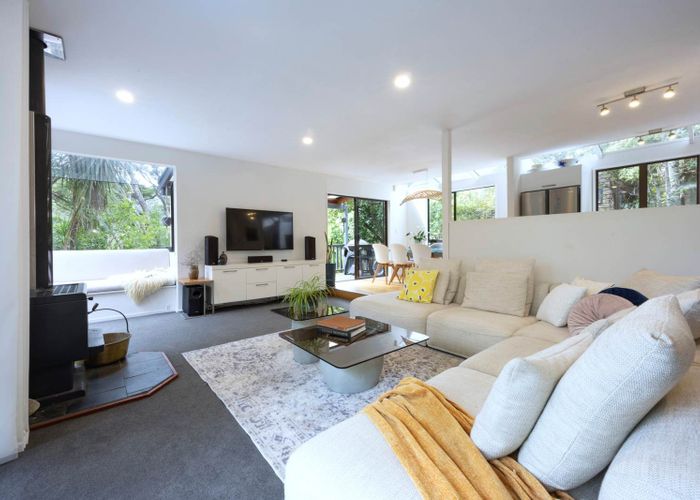  at 156 Laingholm Drive, Laingholm, Waitakere City, Auckland