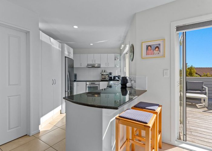  at 127 Browns Bay Road, Browns Bay, North Shore City, Auckland