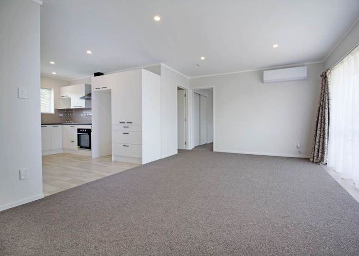  at 2/17 Ballater Place, Highland Park, Manukau City, Auckland