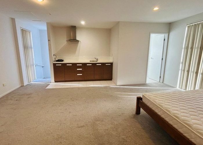  at 18 Windfola Parkway, Takanini, Papakura, Auckland