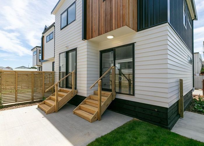  at 6 Woodcarver Lane, TITAHI BAY, PORIRUA