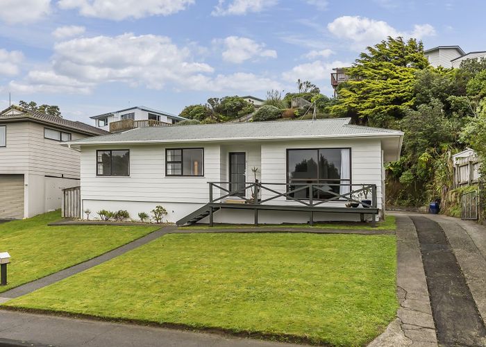  at 7 Fernhaven Grove, Newlands, Wellington