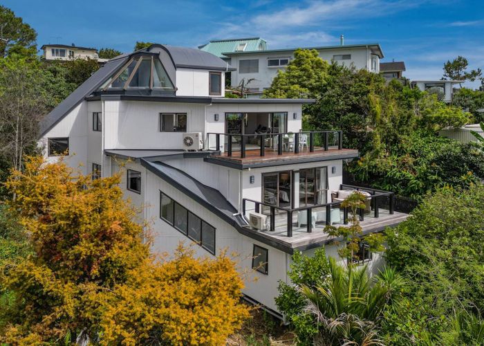  at 2/5 Dalmeny Close, Murrays Bay, Auckland