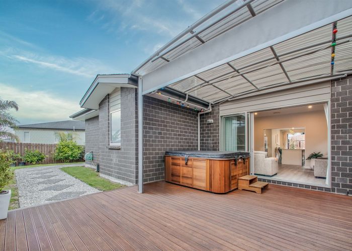  at 11 San Casello Rise, Henderson, Auckland