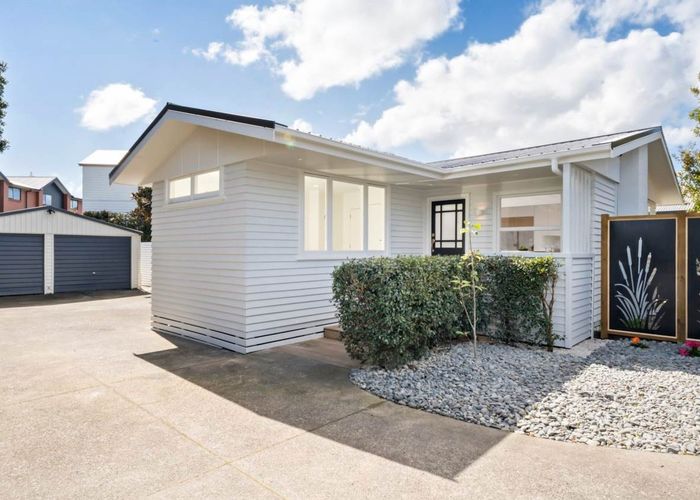  at 43 Graham Avenue, Te Atatu Peninsula, Auckland