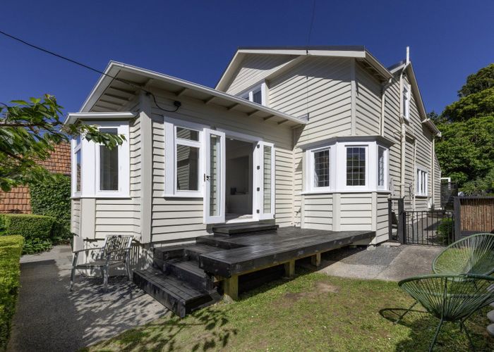 at 8 Glen Road, Kelburn, Wellington