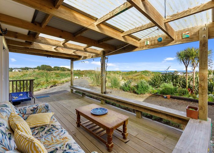 For sale 24 Strathnaver Glen, Waikawa Beach, Horowhenua, Manawatu / Whanganui homes.co.nz