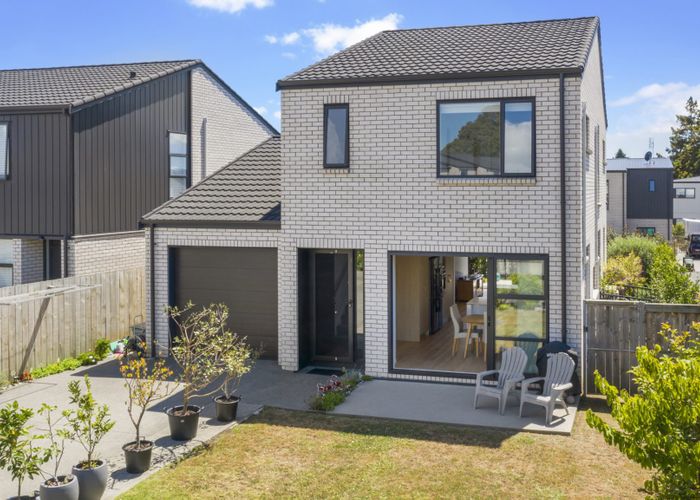  at 10 Sollum Road, Panmure, Auckland