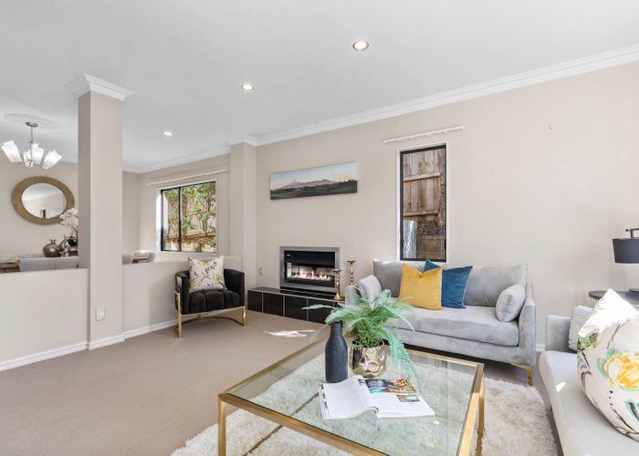  at 8 Tekapo Rise, Fairview Heights, Auckland
