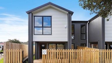  at 2/31 Reid Road, New Lynn, Auckland