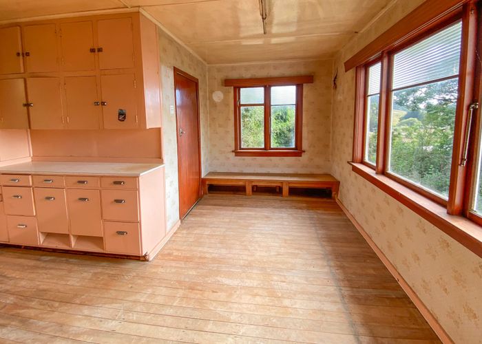  at 4 Creek Road, Mangamahu