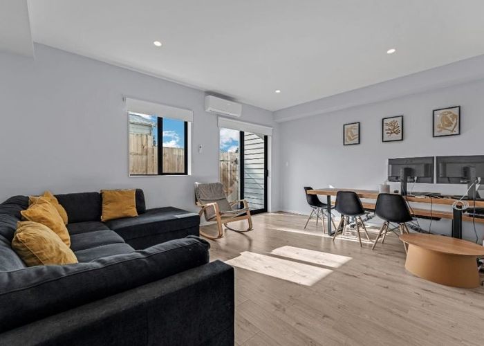  at 9D Epping Road, Henderson, Waitakere City, Auckland