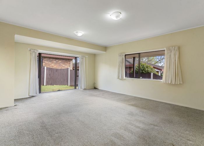  at 2/162 Whitford Road, Somerville, Manukau