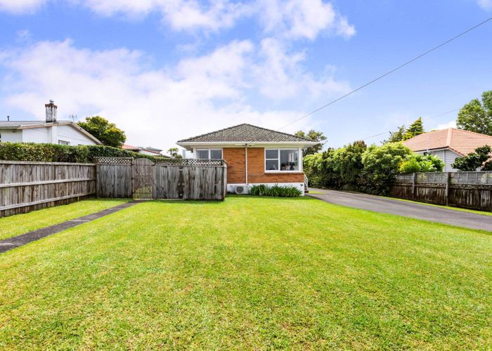  at 1/11 Dallinghoe Crescent, Milford, North Shore City, Auckland