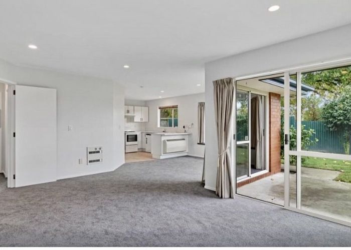  at 4/15  Sylvan Street, Hillmorton, Christchurch City, Canterbury
