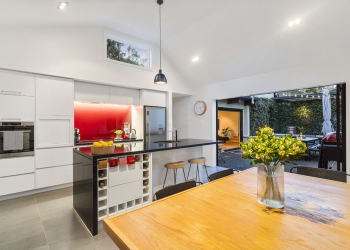  at 22 Barlow Place, Chatswood, Auckland
