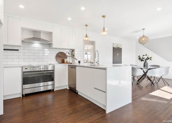  at 10 Bridgehead Cove, West Harbour, Auckland