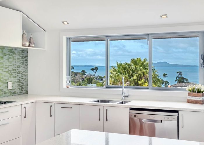  at 2/19 Toroa Street, Torbay, Auckland