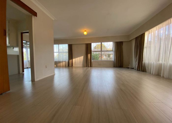  at 2/8 Knightsbridge Drive, Forrest Hill, North Shore City, Auckland