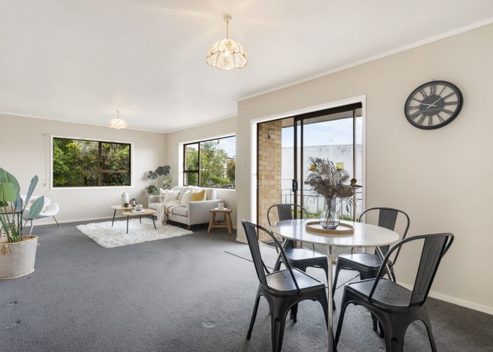  at 1/225 Rangatira Road, Beach Haven, Auckland