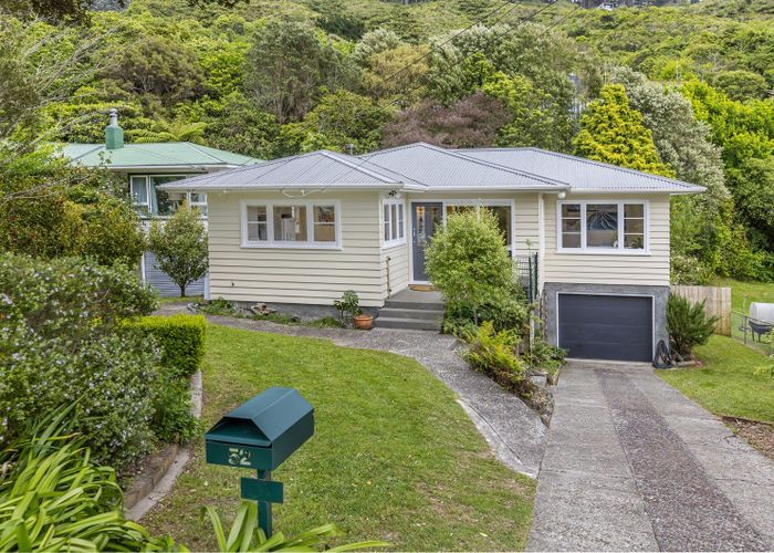  at 52 Chester Road, Tawa, Wellington