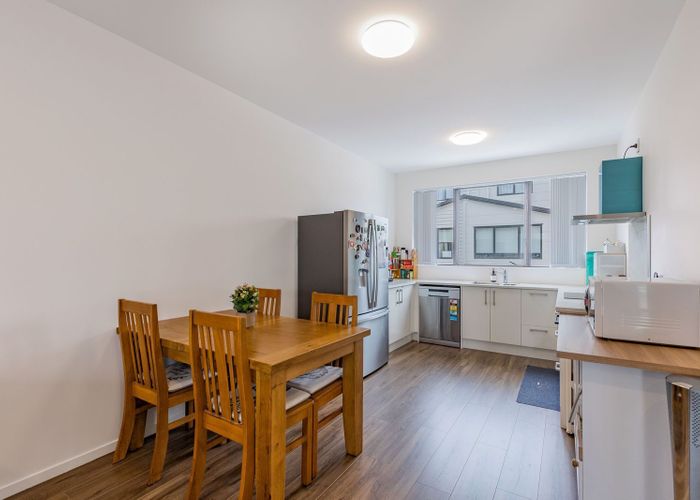  at 15 Bloom Crescent, Sunnyvale, Waitakere City, Auckland