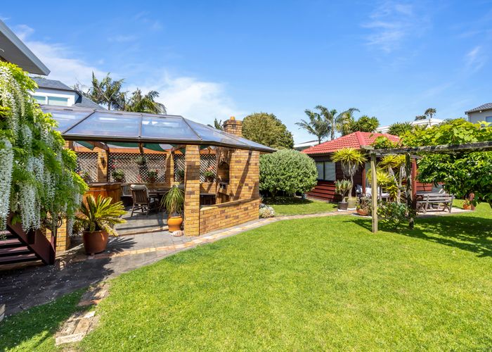  at 16 Cecil Road, Milford, Auckland