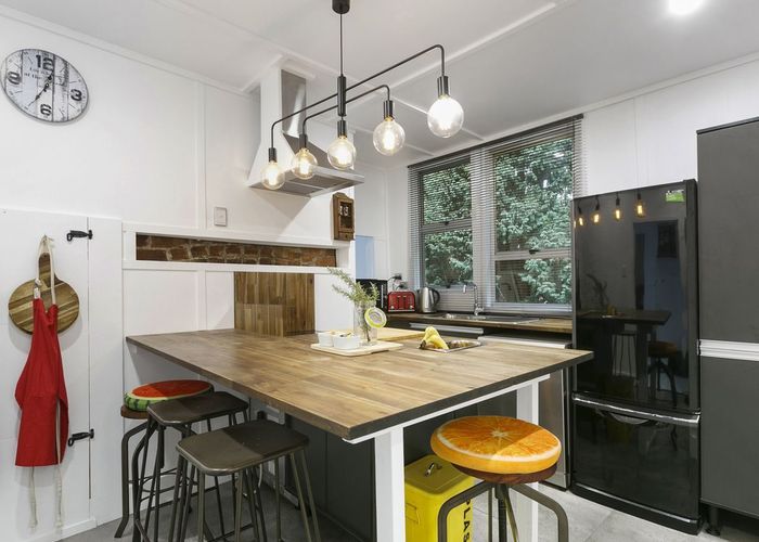  at 25 Adderley Terrace, Ravensbourne, Dunedin