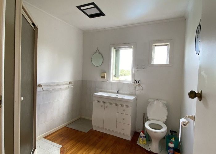  at 840 East Coast Road, Browns Bay, North Shore City, Auckland