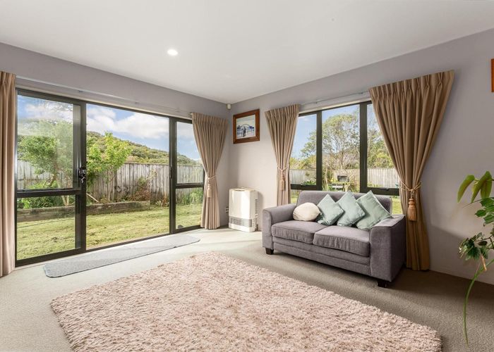  at 10 Fiordland Place, Aotea, Porirua, Wellington