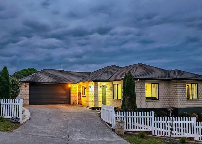  at 8 Westglen Place, Ranui, Auckland
