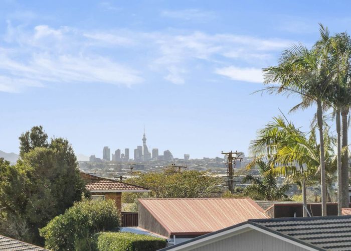  at 8 Ian Place, Glendene, Waitakere City, Auckland