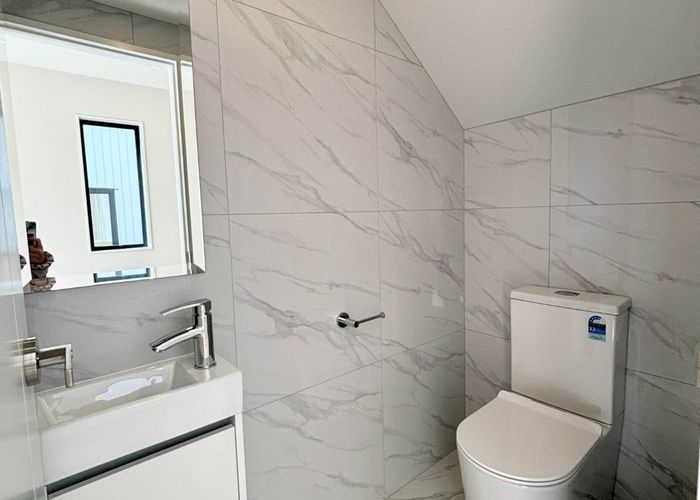  at 2/113 Moore Street, Howick, Manukau City, Auckland