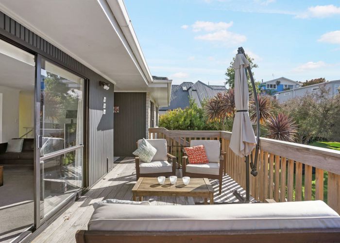  at 2/87 Beach Road, Mellons Bay, Auckland
